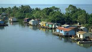 Casas sobre palafitas no Lago Maracaibo, Venezuela