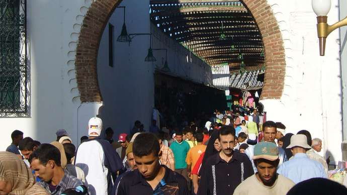 Bab al-Rouah, la puerta principal que conduce a la medina (ciudad vieja), Tetuán, Mor.