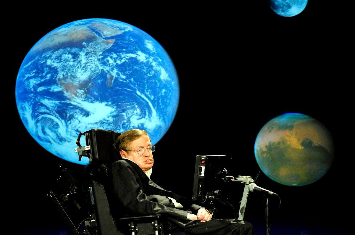 Stephen Hawking, der får to år til at leve i 1963, skal ud i rummet mere end 50 år senere