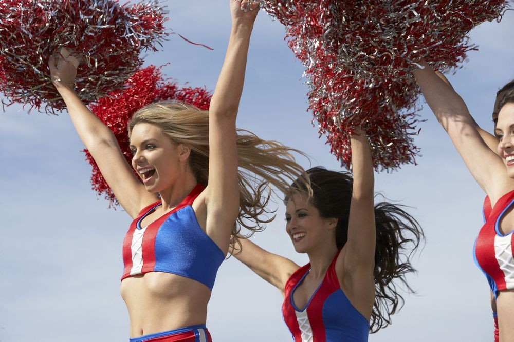 تأثیر Cheerleader: چرا در یک گروه جذابیت بیشتری دارید