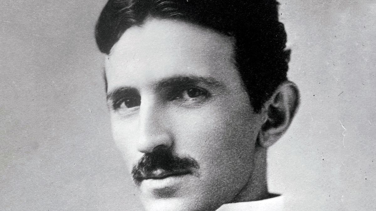 Rinne Nikola Tesla cur síos ar an bhfón cliste nua-aimseartha - i 1926